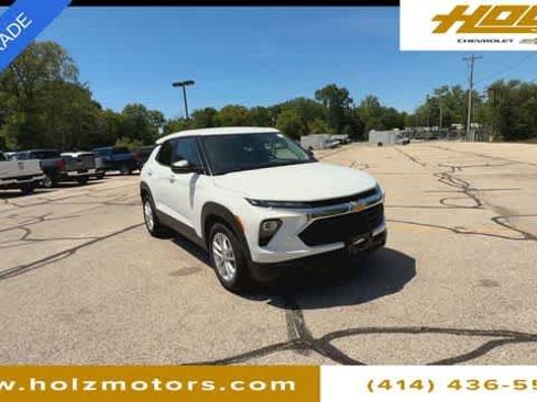 Certified 2025 Chevrolet TrailBlazer LS w/ LS Convenience Package FWD image 2
