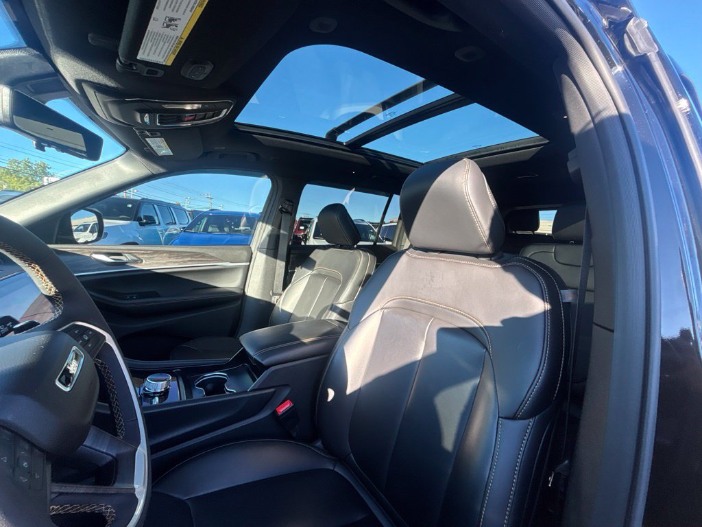 Certified 2026 Jeep Grand Cherokee L Limited AWD/4WD image 19