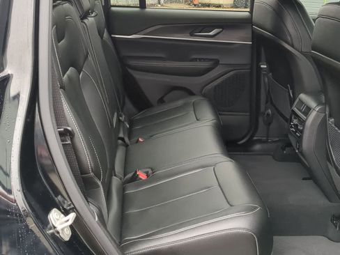 Certified 2024 Jeep Grand Cherokee Limited w/ Black Appearance Package image 20