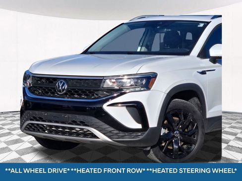 Used 2023 Volkswagen Taos SE w/ Panoramic Sunroof Package image 2