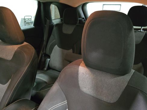 Used 2018 Jeep Cherokee Latitude w/ Cold Weather Group image 17