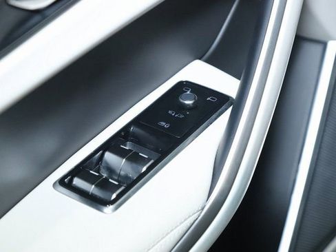 Used 2026 Jaguar F-PACE SVR image 17