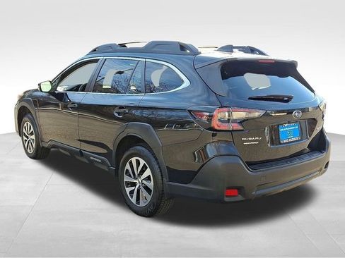 Used 2023 Subaru Outback Premium image 4