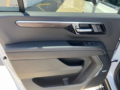 New 2026 Chevrolet Suburban Premier w/ Sun And Tow Package AWD/4WD image 17