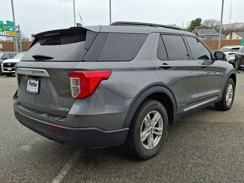 Certified 2023 Ford Explorer XLT image 3