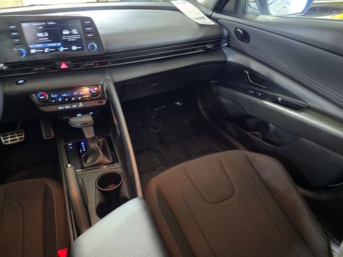Certified 2025 Hyundai Elantra Sport FWD image 17