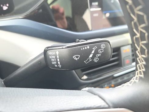 Used 2024 Volkswagen Taos SE image 45