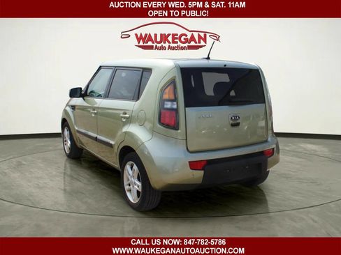 Used 2011 Kia Soul + image 4