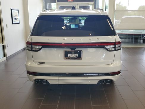 Certified 2025 Lincoln Aviator Reserve w/ Jet Appearance Package AWD/4WD image 5