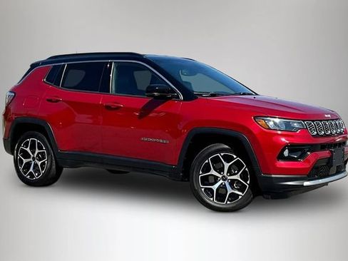 Used 2025 Jeep Compass Limited AWD/4WD image 3