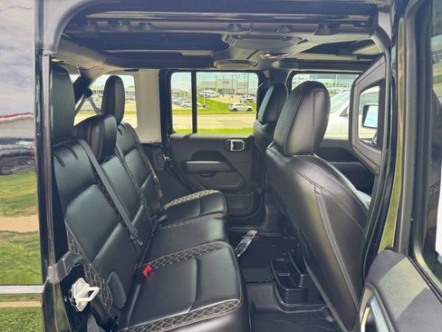 Used 2021 Jeep Wrangler Unlimited Sahara AWD/4WD image 15