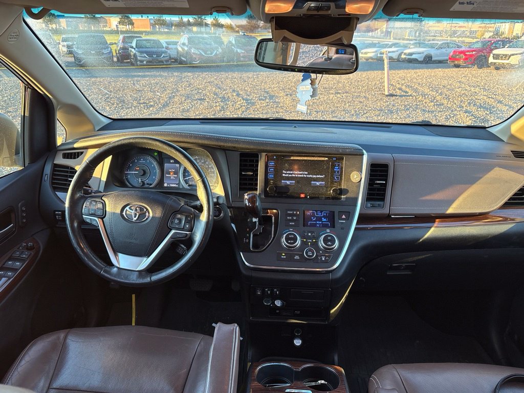 Used 2017 Toyota Sienna Limited Premium w/ Advanced Technology Package FWD image 21