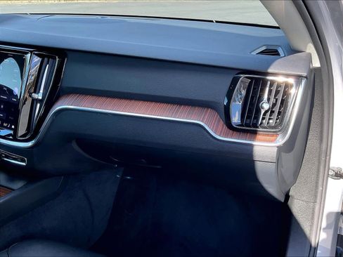 Used 2025 Volvo V60 B5 Cross Country Plus image 19
