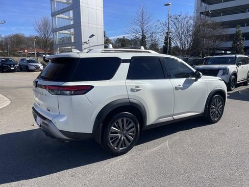 Used 2022 Nissan Pathfinder SL w/ SL Premium Package image 3