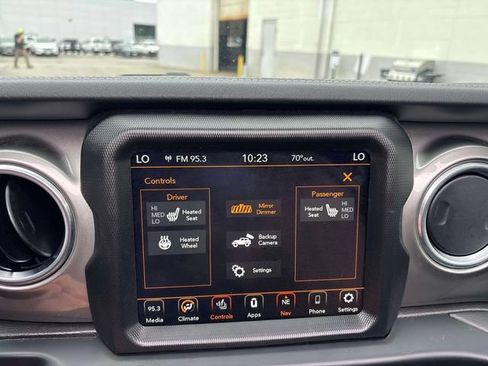 Used 2023 Jeep Wrangler Unlimited Sahara w/ Cold Weather Group AWD/4WD image 21