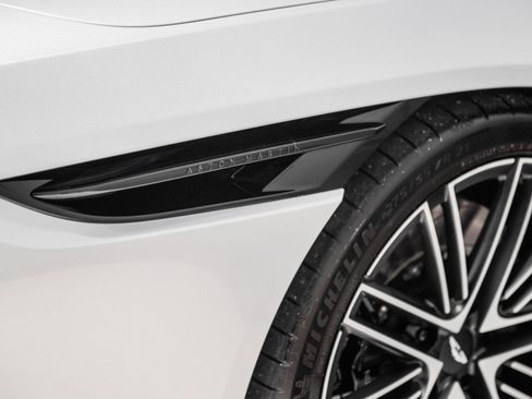 Used 2024 Aston Martin DB12 Coupe image 9