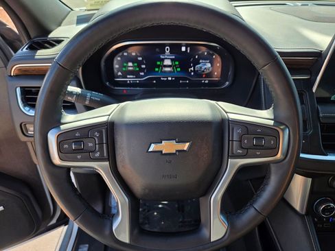 Used 2023 Chevrolet Suburban Premier image 20