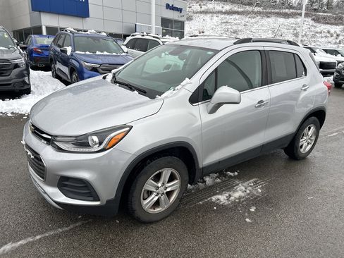 Used 2019 Chevrolet Trax LT w/ LT Convenience Package image 16