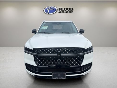 New 2026 Lincoln Navigator Black Label AWD/4WD image 2