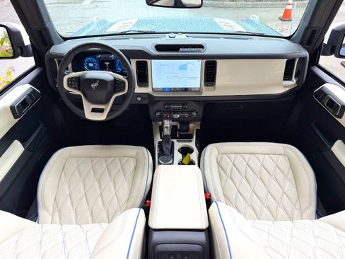 Used 2025 Ford Bronco Outer Banks AWD/4WD image 8
