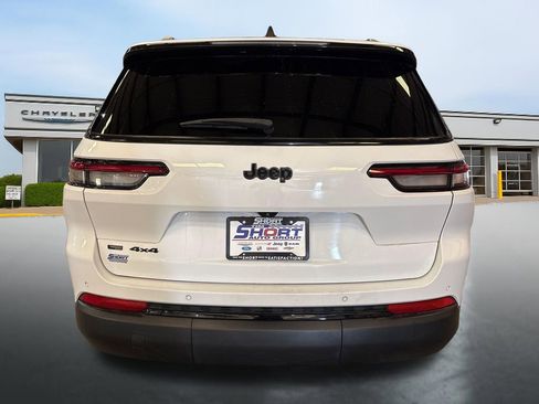 Used 2023 Jeep Grand Cherokee L Laredo image 7