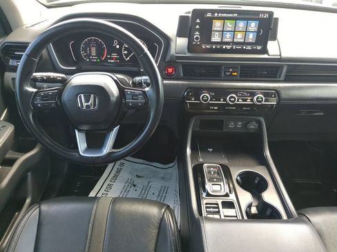 Used 2025 Honda Pilot EX-L image 13