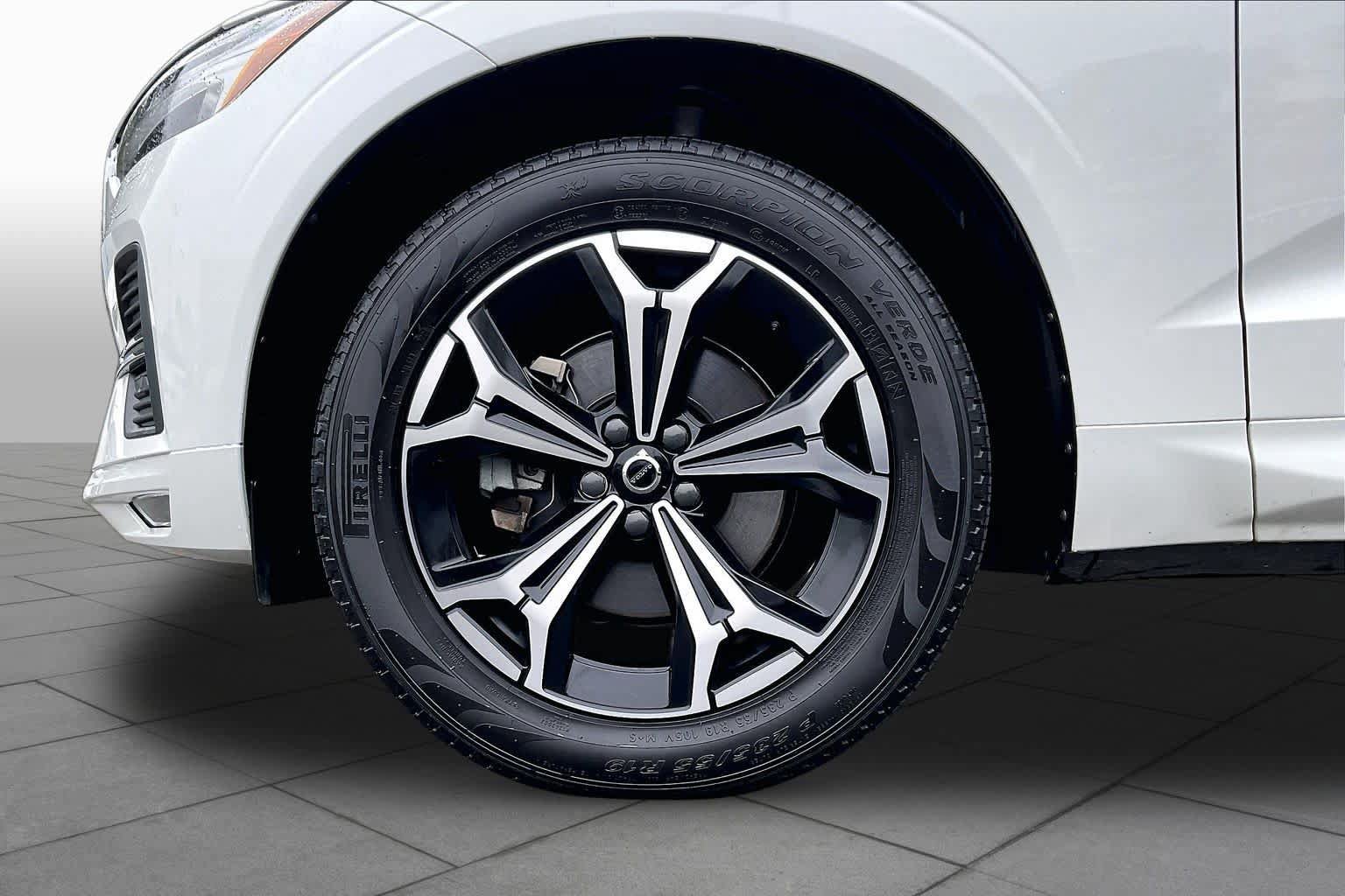 Used 2022 Volvo XC60 B5 Momentum w/ Climate Package AWD/4WD image 10