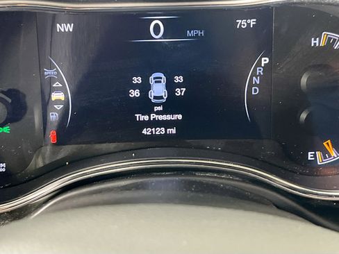 Used 2022 Jeep Grand Cherokee Laredo X AWD/4WD image 12