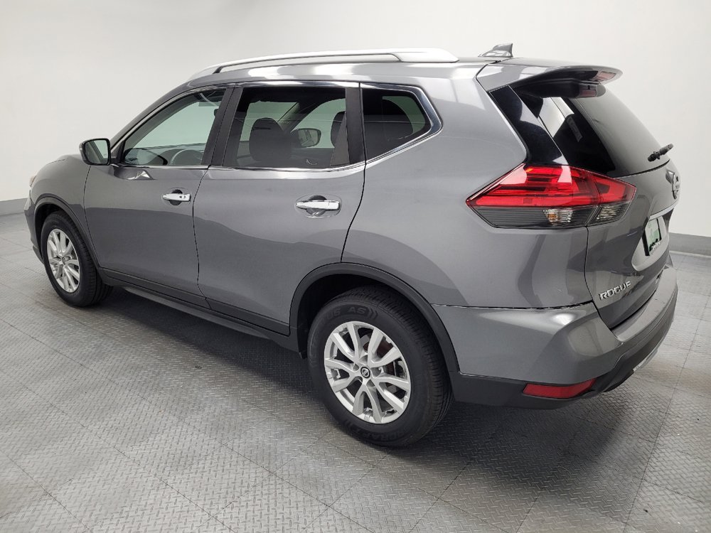Used 2017 Nissan Rogue SV FWD image 3