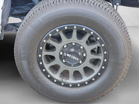 Used 2024 RAM 2500 Tradesman w/ Chrome Appearance Group AWD/4WD image 14