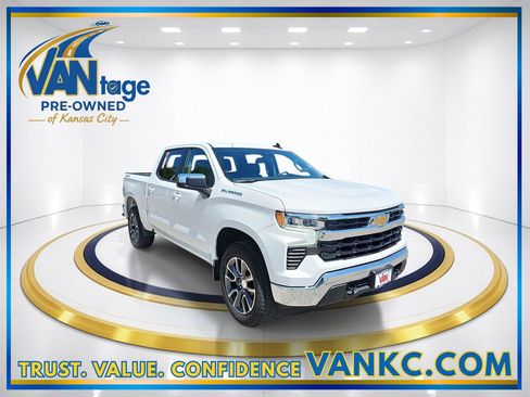 Used 2022 Chevrolet Silverado 1500 LT AWD/4WD image 3