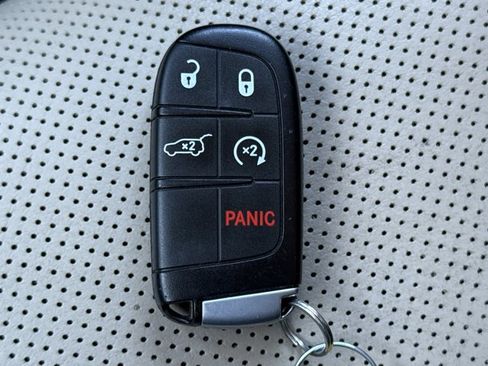 Used 2019 Jeep Grand Cherokee Limited w/ Luxury Group II image 28