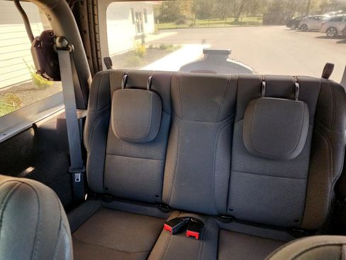 Used 2018 Jeep Wrangler Sport image 10