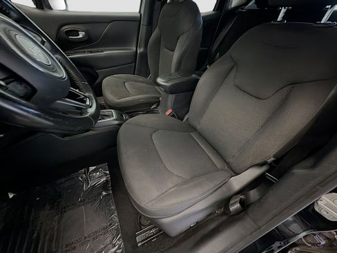 Used 2018 Jeep Renegade Altitude w/ UConnect 8.4 Nav Group image 11