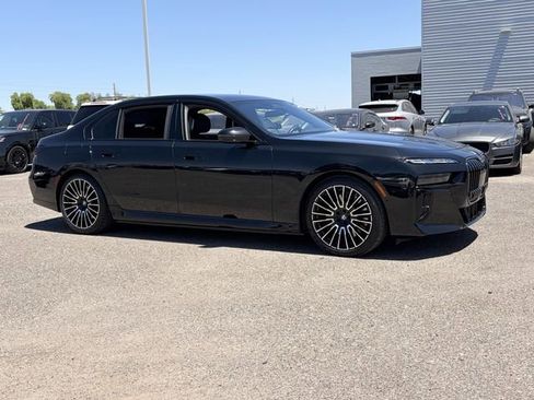 Used 2025 BMW 750e xDrive w/ Executive Package AWD/4WD image 4