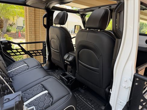 Used 2026 Jeep Wrangler Unlimited Sahara AWD/4WD image 21