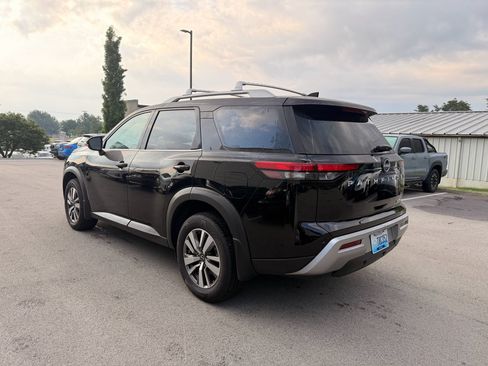 Certified 2025 Nissan Pathfinder SL AWD/4WD image 5