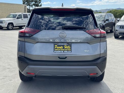 Used 2023 Nissan Rogue SV image 5