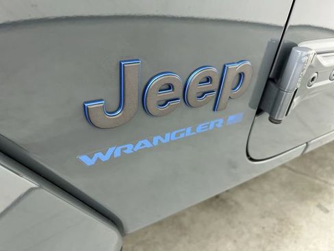 Used 2025 Jeep Wrangler Unlimited Sahara w/ Safety Group AWD/4WD image 31