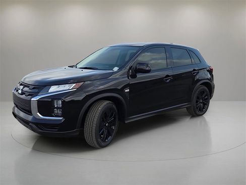 Used 2025 Mitsubishi Outlander Sport LE image 2