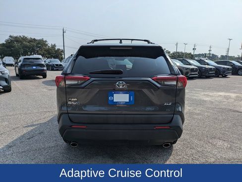 Used 2022 Toyota RAV4 XLE w/ Convenience Package FWD image 5