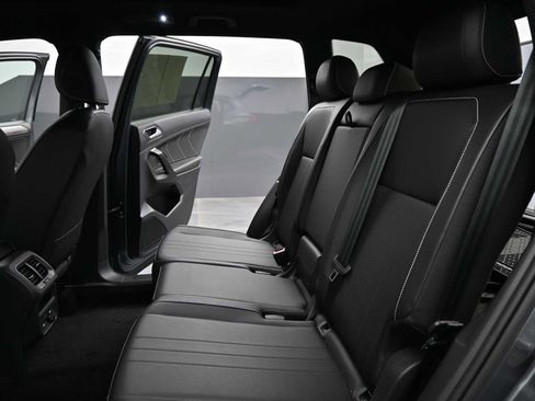 Used 2022 Volkswagen Tiguan SE R-Line image 14