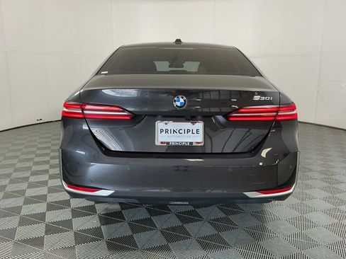 Used 2025 BMW 530i w/ Premium Package RWD image 6