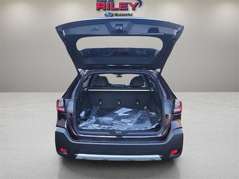 Used 2025 Subaru Outback Limited image 11