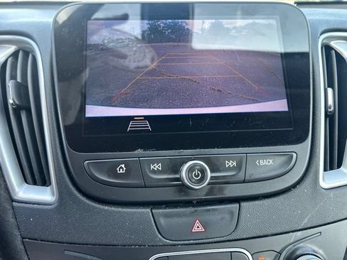 Used 2019 Chevrolet Malibu LS FWD image 11
