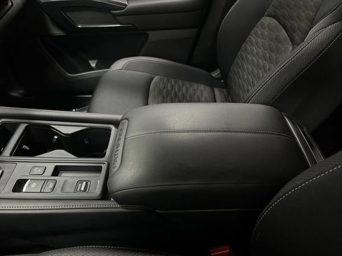 Used 2024 Nissan Pathfinder S image 18