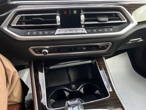 Used 2021 BMW X5 xDrive40i w/ M Sport Package image 19