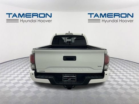 Used 2020 Toyota Tacoma TRD Off-Road w/ TRD Premium Off Road Package AWD/4WD image 4