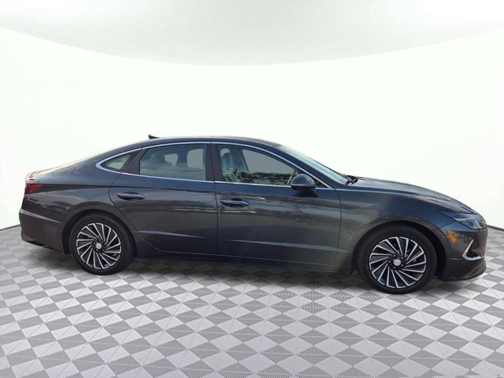 Used 2022 Hyundai Sonata Limited FWD image 4