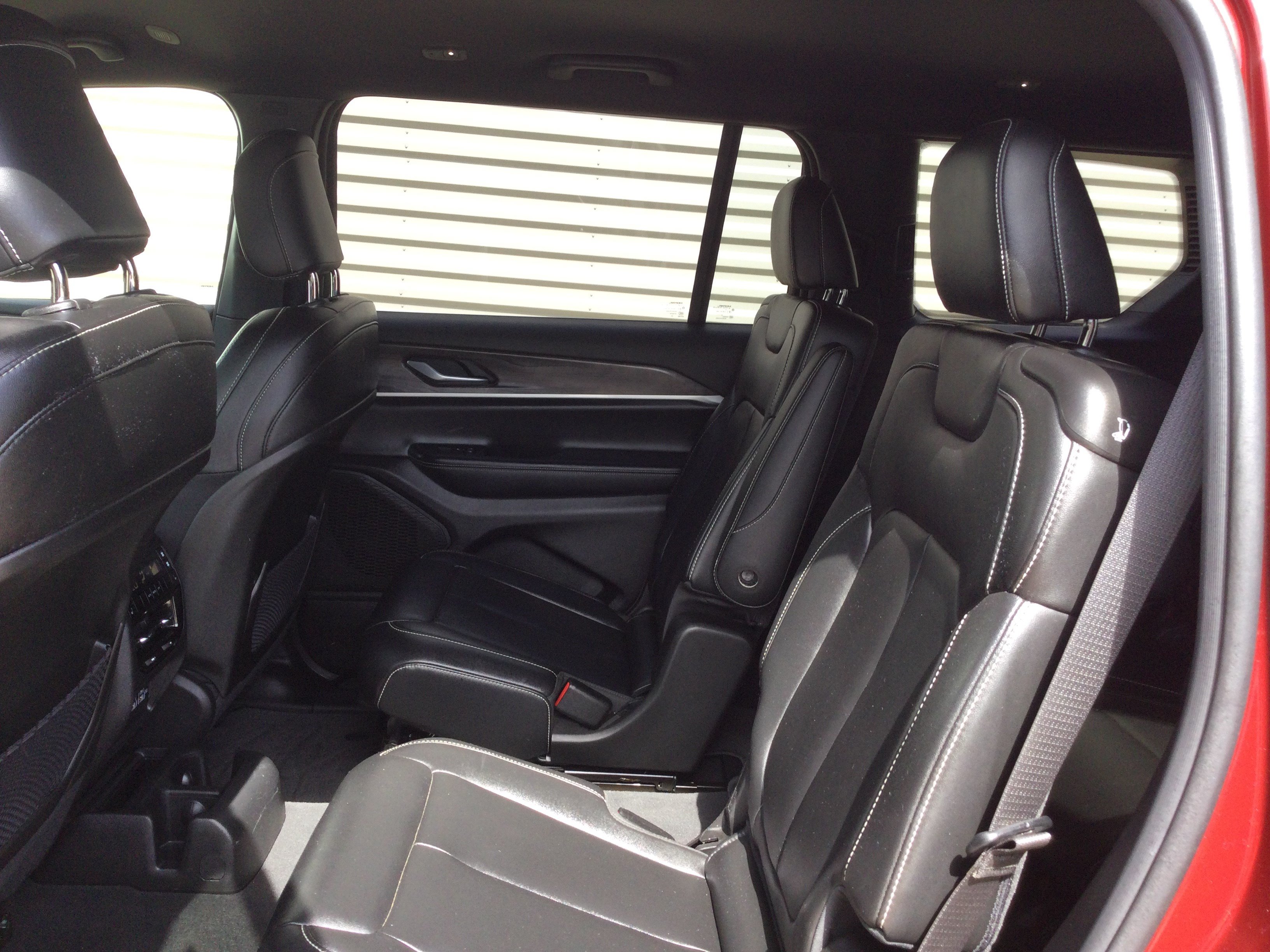 Used 2024 Jeep Grand Cherokee L Limited AWD/4WD image 7